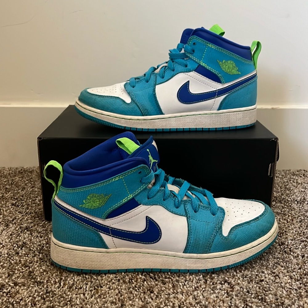 Big Kid’s Jordan 1 Mid SE Dk Powder Blue/Racer Blue